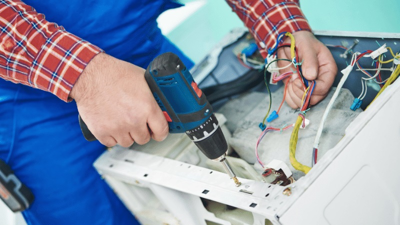 Şehzadeler Eminçelik Eminçelik çamaşır makinesi kart tamiri – Su almama arızası orijinal parça ile giderildi. - Teknik servis örneği